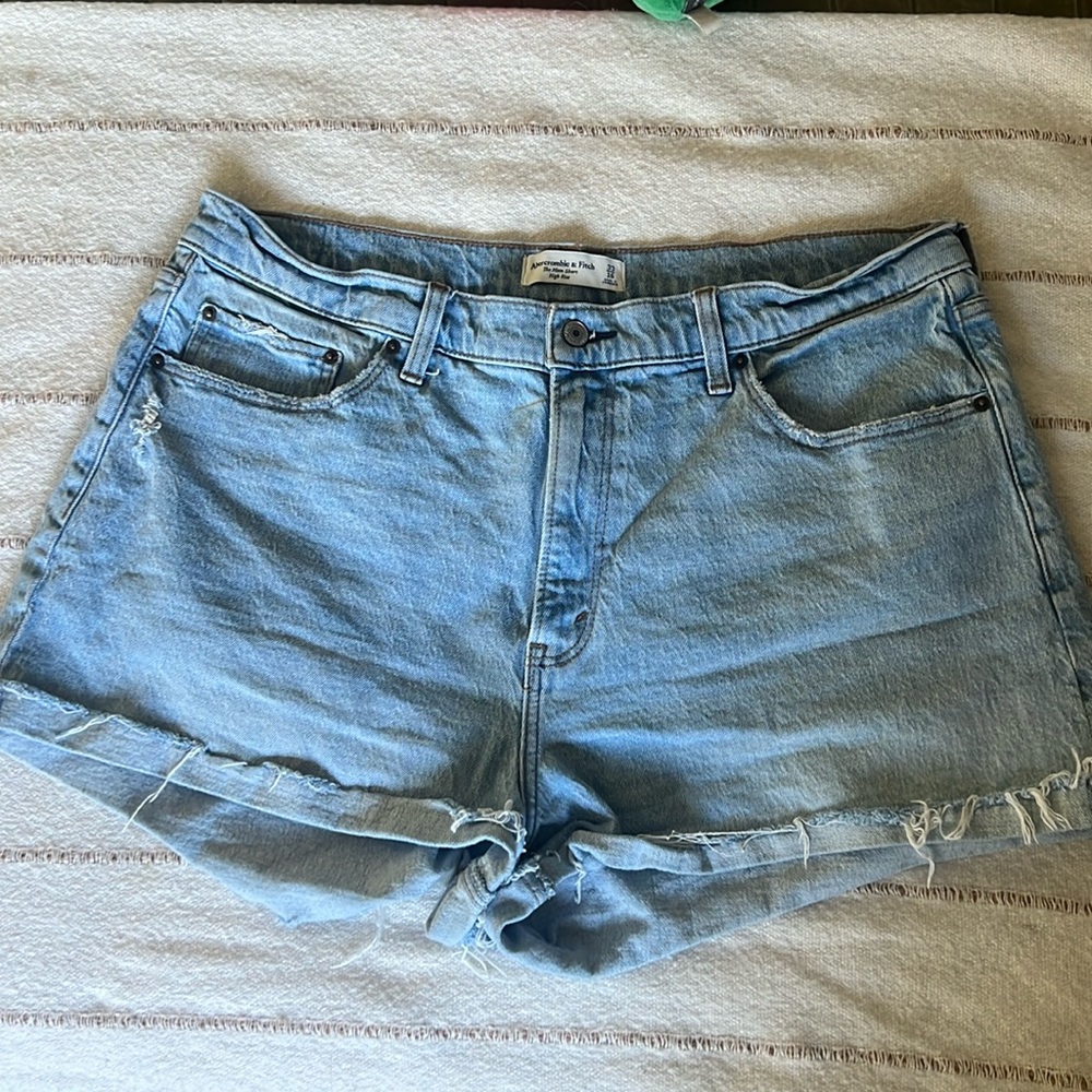 Abercrombie Curve Love The Mom Short High Rise